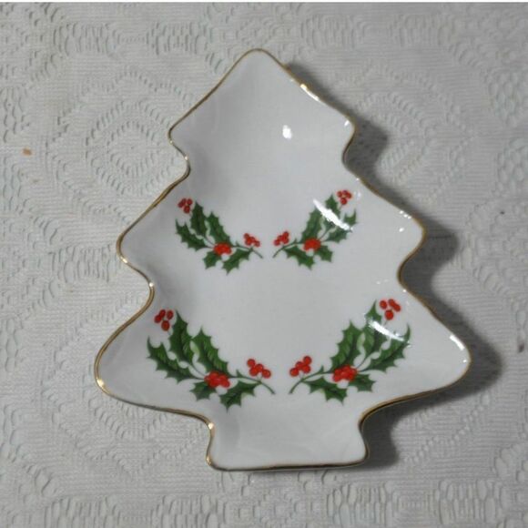 Lovely Matching Set of 4 Porcelain Christmas Items with Holly Motif - Picture 3 of 7